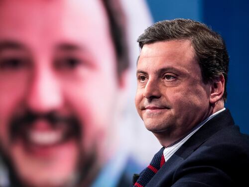 Calenda: "Governo con tutti i partiti". E Salvini lo gela: "Mai con il Pd"