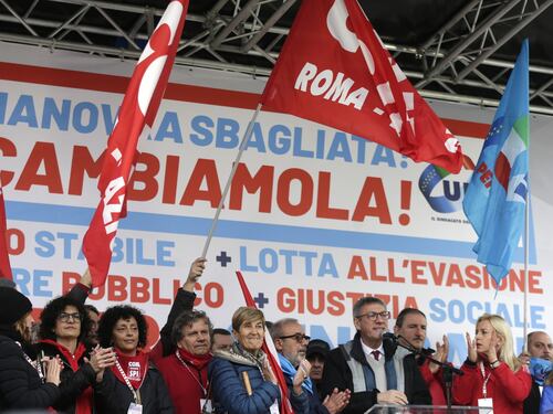 Cgil nostalgica della Russia: alla festa parte l'inno dell'Urss