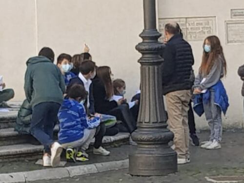 Studenti in strada. La scuola si fa in piazza della Minerva