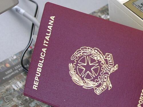 Passaportopoli, quei piccoli Comuni e il sospetto di false identità: la cittadinanza è servita