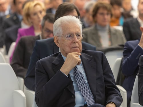 Monti applaude Meloni: “Maturità sulla manovra, nessuna irresponsabilità finanziaria”