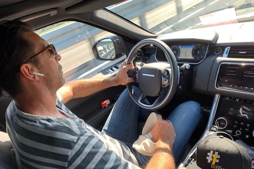 Buffon in auto senza cintura. E i tifosi si scatenano