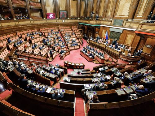 Senato, code e affollamento alla buvette e al ristorante: stretta sugli accessi