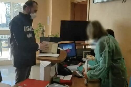 Al lavoro senza essere vaccinati, i Nas beccano 281 medici e infermieri no vax