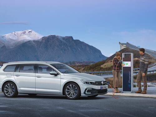 Ecco la nuova Volkswagen Passat, ora anche Plug-in e AllTrack