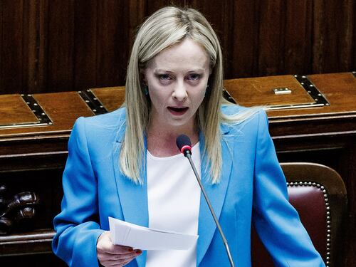 Giorgia Meloni, lo sfogo con i suoi: "Chi vuole farci cadere". Il sospetto pesante