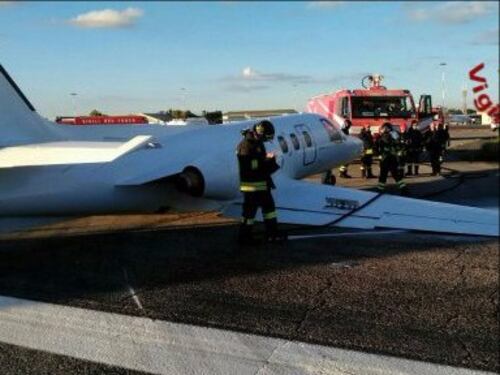 Si rompe il carrello, aereo finisce fuoripista a Ciampino
