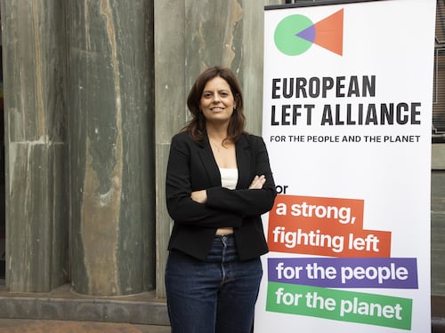 Ilaria Salis condannata a Milano: maxi-risarcimento da 300mila euro ai due ex assistenti licenziati