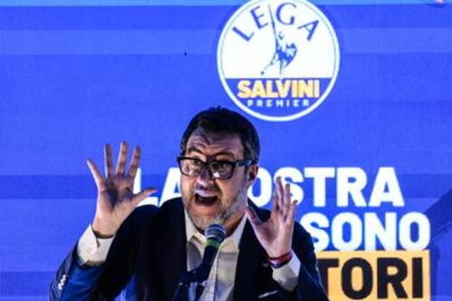 Salvini all'attacco: "La famiglia è un uomo e una donna. Il 18 aprile in piazza per difendere l'Occidente"