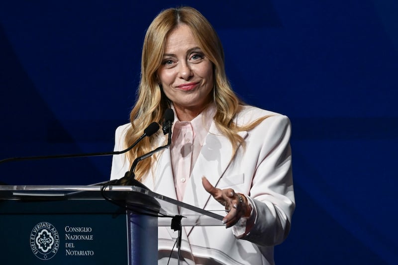 Ucraina, Meloni in corsa per trattare con Putin: l’Europa cerca un negoziatore