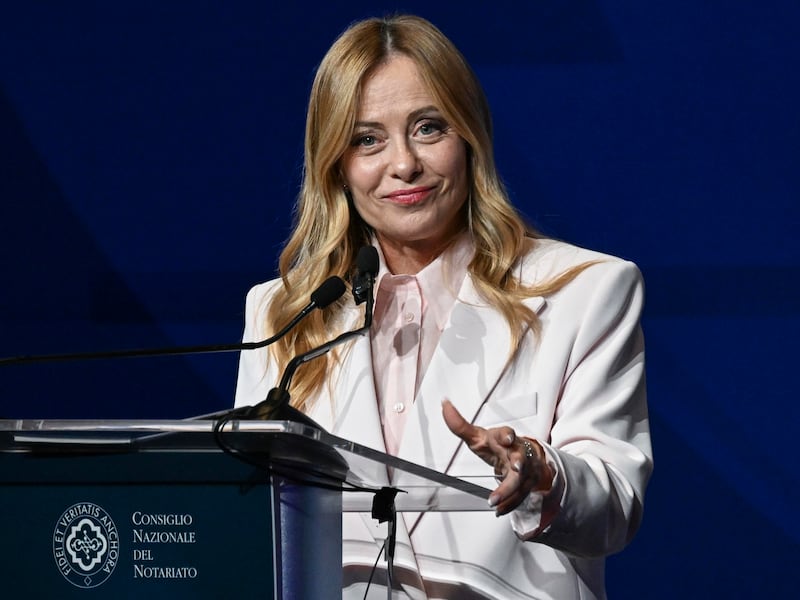Ucraina, Meloni in corsa per trattare con Putin: l’Europa cerca un negoziatore