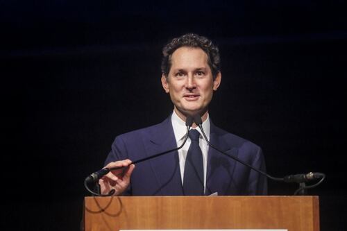 Elkann, il piano per l'Italia: 4,8 miliardi di incentivi con l'aiuto di Conte e Schlein