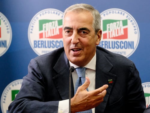 Report, l’indignazione di Gasparri: “Berlusconi? Altro che TeleMeloni questa è Teleenzogna”