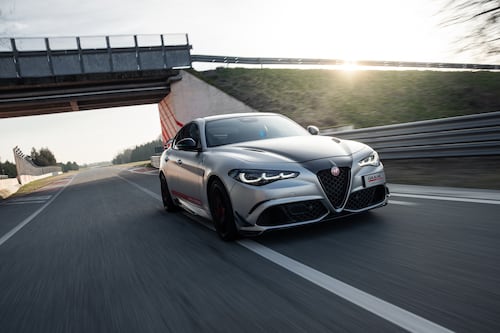 Giulia Quadrifoglio e Luna Rossa show italiano