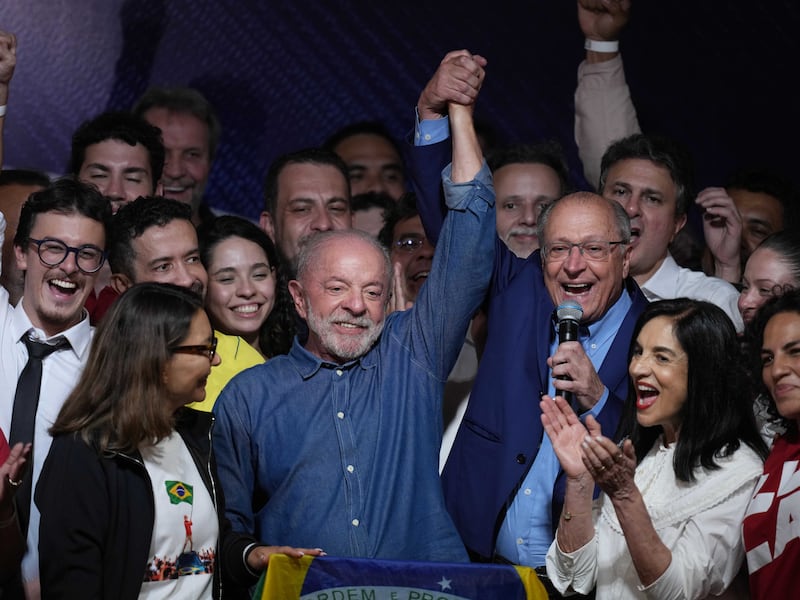 Brasile, Lula rieletto ma Flávio Bolsonaro non si arrende: vuole far annullare le elezioni
