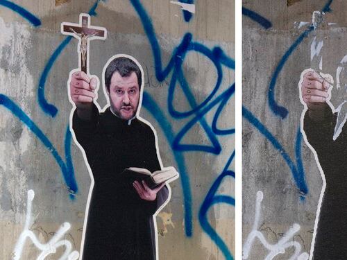 Il poster di Salvini con il crocifisso (subito strappato)