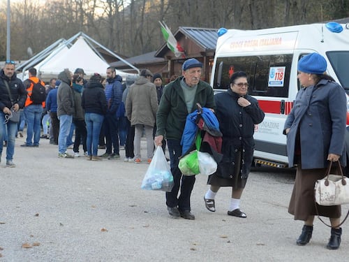 Tremila sfollati in rivolta: "Niente tende. Restiamo qua"