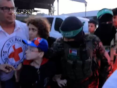 Medioriente, l'annuncio di Hamas: "Pronti a liberare tutti gli ostaggi". Quando scatta la seconda fase