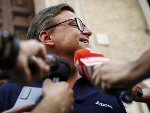 Elezioni 2022, la mossa di Calenda e Renzi per beffare il centrodestra al Senato: "pareggio" e governo Draghi