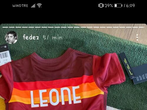 Il baby Fedez è giallorosso: ecco il completo della Roma per il piccolo Leone