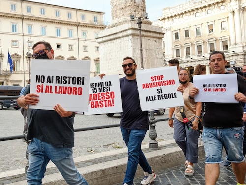 La rabbia dei gestori delle discoteche chiuse: "Persi 400 milioni, ce ne danno 20"