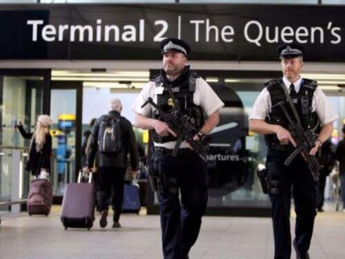 Londra, arrestata donna in aeroporto Heathrow: preparava attacco terroristico