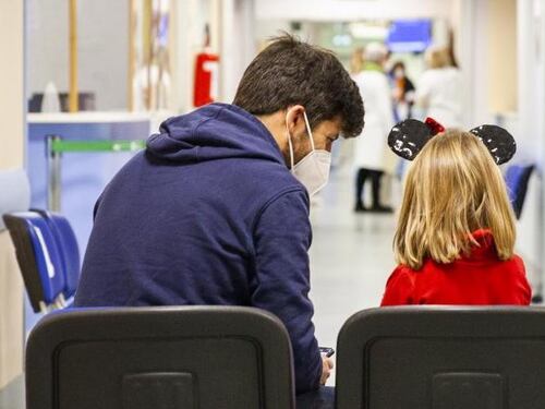 Long Covid nei bambini, sintomi per il 40 per cento degli under 14: eruzioni cutanee, dolori, problemi di memoria