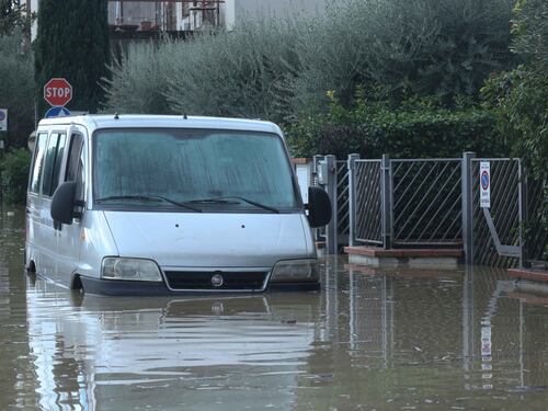 Maltempo, il meteo spaventa tutta l’Italia: allerta arancione in 5 regioni, gialla in 15