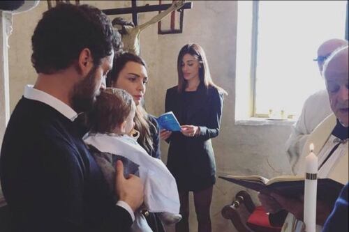Anche il battesimo è social. Belen Rodriguez madrina, e il web si spacca: "Non poteva, è divorziata"