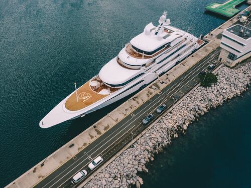 Altro che yacht dorato, meglio un giro nel Mediterraneo
