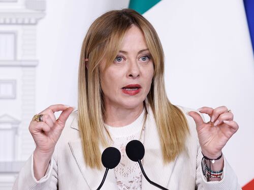 Iran, Meloni è preoccupata: "Non possiamo permetterci missili atomici a Teheran"