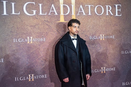Roma, Tony Effe al contrattacco sul concerto di Capodanno: “Danno d’immagine dal Comune”