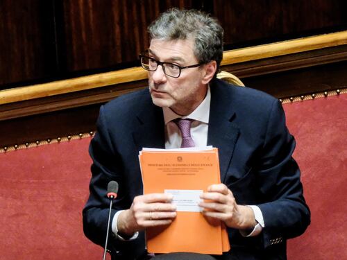 Mps, Giancarlo Giorgetti scherza: "È un oggetto del desiderio"