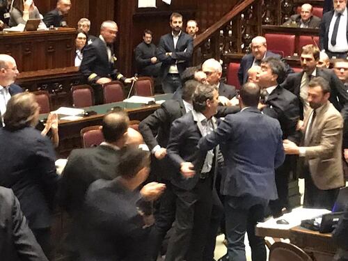 Botte da orbi a Montecitorio. Lega e Pd non si fermano