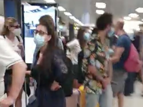 Ore di fila per il check-in, Linate preso d'assalto. È già caos partenze