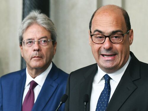Gentiloni commissario Ue e Conte bis. Ma i grillini smentiscono