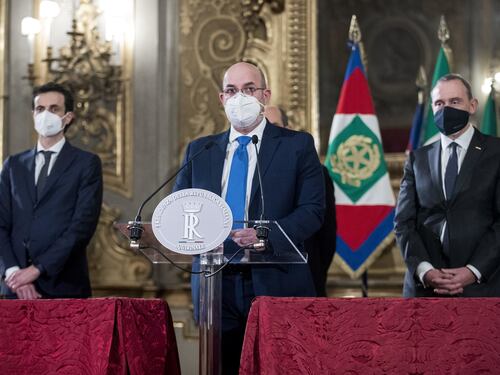 Fine delle consultazioni: i 5 Stelle restano aggrappati a Conte: "Unica soluzione è lui"