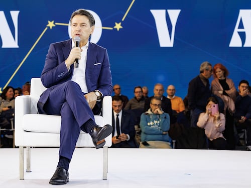 Più sicurezza e centri per migranti nei paesi «sicuri» di origine e transito: Conte svolta copiando male Meloni