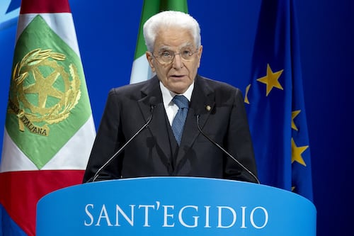 Mattarella: "La pace va coltivata, serve disarmare gli animi"