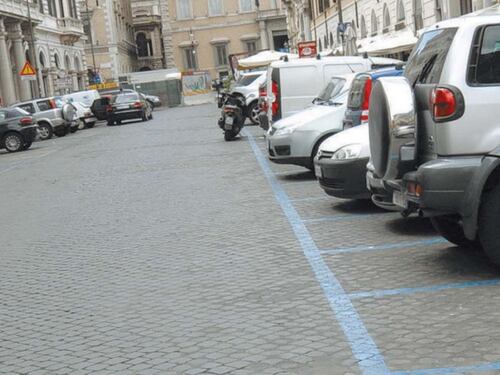 Roma, strisce blu "monitorate": in arrivo 7.500 sensori. Obiettivo nuove tariffe
