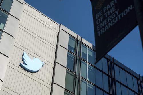 Twitter, Musk trasforma gli uffici in camere da letto: nuovi guai e critiche