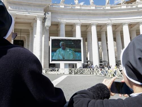 Papa Francesco e l'Angelus in streaming: ingabbiato, ma vi sono vicino
