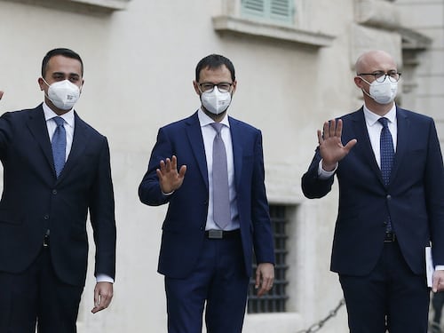 "Grillo ci ha ingannato", il M5s scoppia. Scatta la fuga dal Movimento