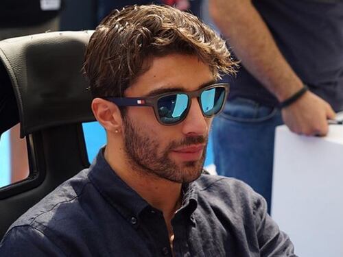 Per Andrea Iannone vacanza di fuoco a Ibiza: un fotografo lo denuncia