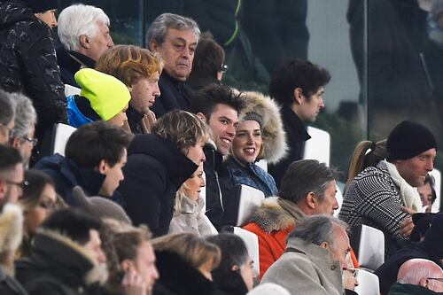 Fedez e Chiara Ferragni allo stadio. Il rapper si converte al calcio per amore