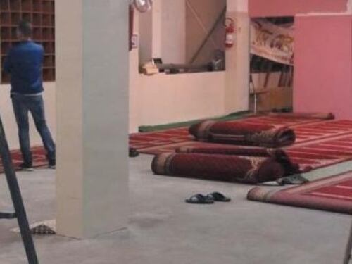 Imam inneggiava all'Isis e menava la moglie se rifiutava il niqab. Espulso