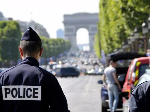 Parigi, grida "Allah" e aggredisce un militare: arrestato
