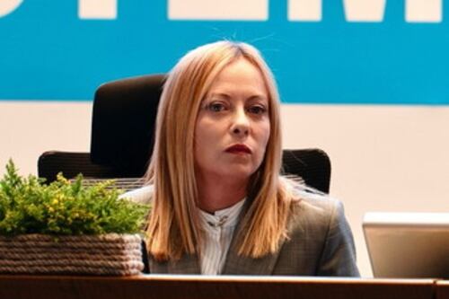 Siti sessisti, caccia a responsabili e commentatori. Meloni "disgustata"