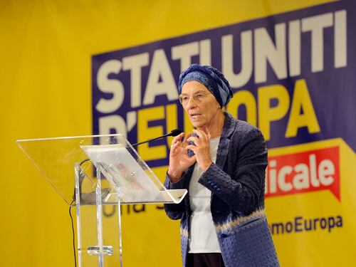 Insieme corre in soccorso della Bonino