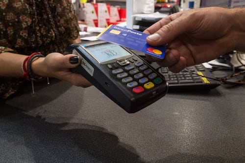 Il governo non molla sul pos: pronta la tassa sulle banche per ridurre le commissioni